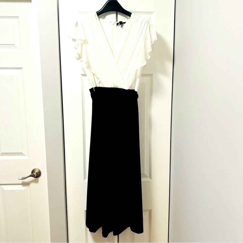 DKNY Women’s Dress Size 4 - PERFECT FOR PROM OR HOMECOMING